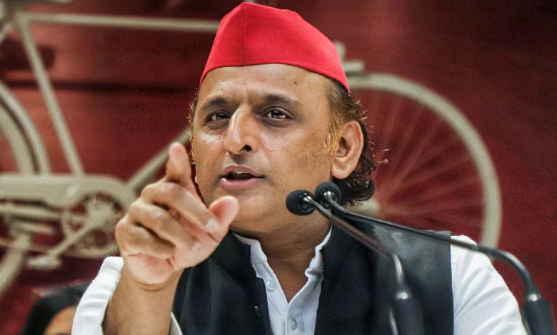 UP Police Constable Recruitment: UP पुलिस भर्ती में उम्र सीमा पर बवाल, अखिलेश यादव ने युवाओं के लिए मांगी राहत