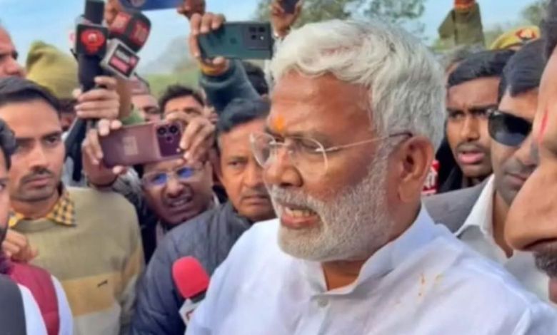 Political News: महोबा में राजनीतिक भूचाल, जल जीवन मिशन के काम को लेकर मंत्री बनाम विधायक