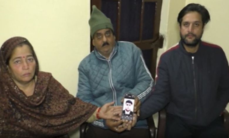 Rakhit Chauhan सहित तीन भारतीय टैंकर चालक दल के साथ हिरासत में, परिवार परेशान