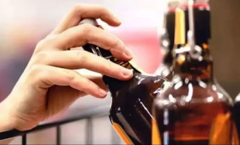 दिल्ली में शराब की कीमतें बढ़ सकती हैं, नई आबकारी नीति में लाइसेंस शुल्क में 10% की वृद्धि
