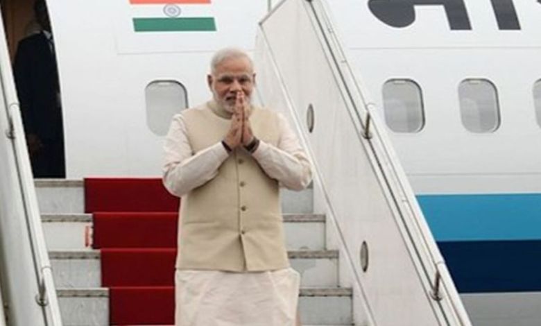 असम में PM मोदी का भव्य दौरा: डिब्रूगढ़ हाईवे पर विमान उतरते ही सुरक्षा हड़कंप