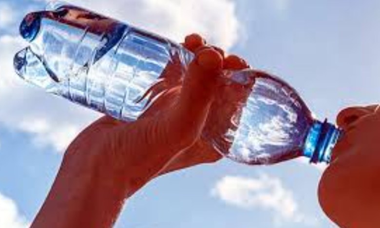 ईरान जंग का असर! भारत में महंगी हो सकती है पानी की बोतल, बढ़ी कारोबारियों की चिंता