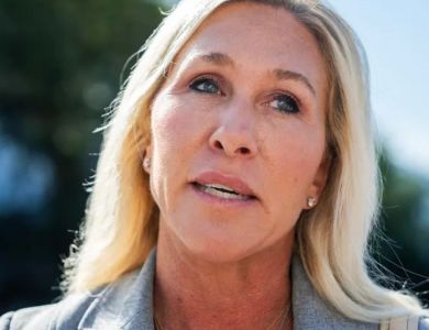 भारत आने से पहले ही विवादों में घिरी अमेरिकी फार-राइट एक्टिविस्ट लौरा लूमर