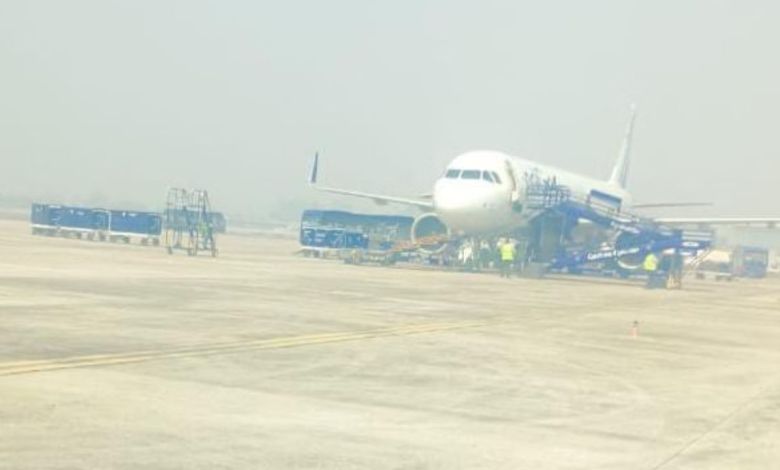 बागडोगरा-दिल्ली फ्लाइट में अचानक धुआं, लखनऊ एयरपोर्ट पर कराई गई आपात लैंडिंग