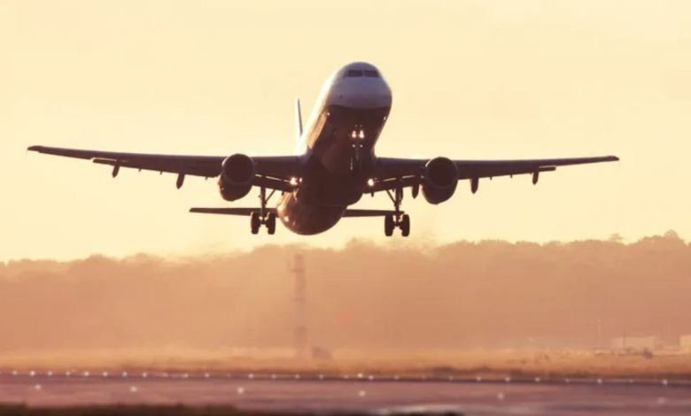 मिडिल ईस्ट में फंसे भारतीयों के लिए एयर इंडिया और इंडिगो ने विशेष उड़ानें शुरू कीं