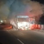 कानपुर जाजमऊ फ्लाईओवर पर मौरंग से लदा ट्रक आग की चपेट में, 100 मीटर तक दौड़ा