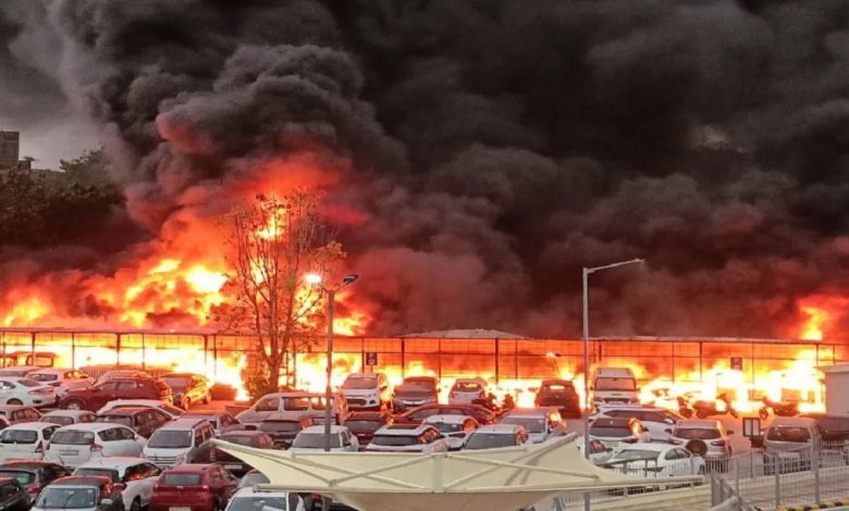 दिल्ली में सुबह-सुबह भीषण आग, दमकल की 10 गाड़ियां पहुंचीं मौके पर