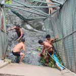 दिल्ली के रूपनगर में जर्जर फुट ओवरब्रिज गिरा, महिला की दर्दनाक मौत से हड़कंप