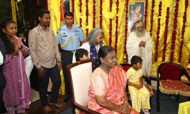 राष्ट्रपति द्रौपदी मुर्मू ने वृंदावन में संत प्रेमानंद महाराज से की खास आध्यात्मिक मुलाकात