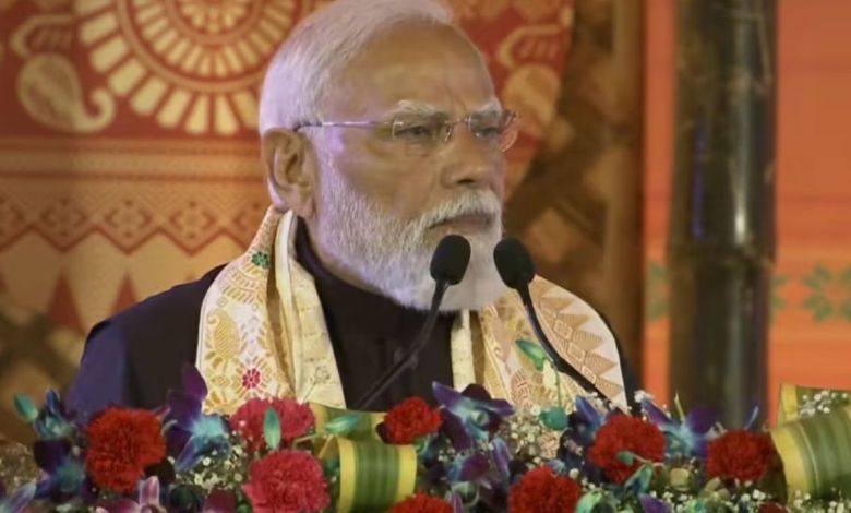 PM मोदी का असम में कांग्रेस पर तीखा हमला, कहा देश में घबराहट फैलाने की कोशिश