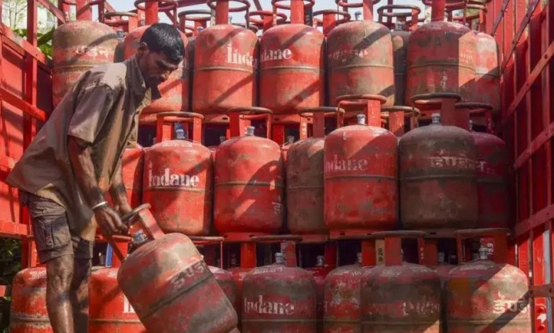 लखनऊ में शादी सीजन पर राहत: अब मिलेंगे 8 तक कॉमर्शियल गैस सिलेंडर, जानिए पूरी प्रक्रिया