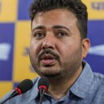 केजरीवाल सिसोदिया के बाद अब दुर्गेश पाठक का भी अदालत से अलग होने का फैसला