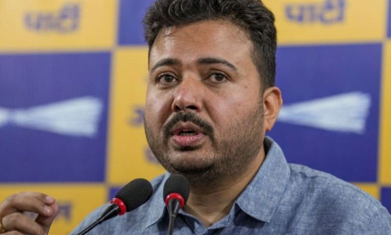 केजरीवाल सिसोदिया के बाद अब दुर्गेश पाठक का भी अदालत से अलग होने का फैसला