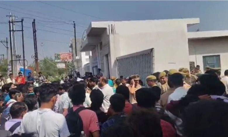 हापुड़ में वेतन विवाद पर कर्मचारियों का हंगामा कामकाज ठप हुआ