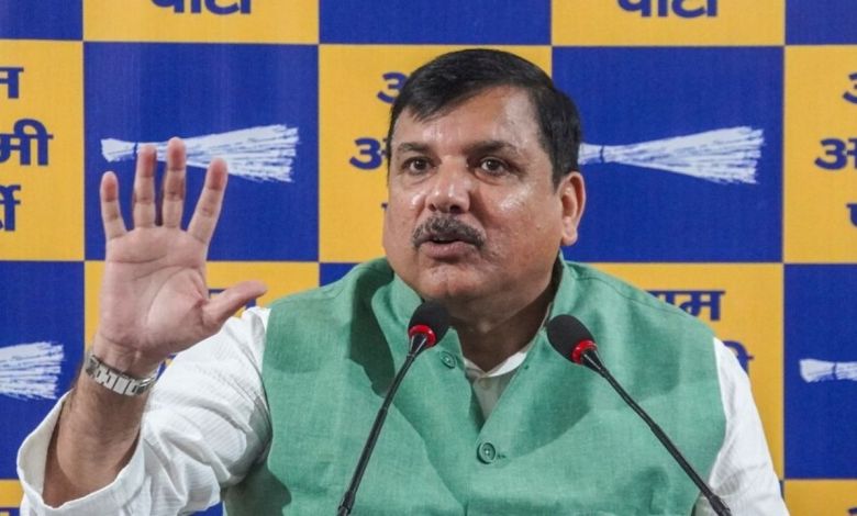 संजय सिंह का बड़ा बयान 7 सांसदों की सदस्यता खत्म करने की मांग तेज