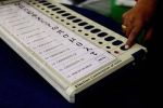 बंगाल चुनाव में विवाद EVM बटन ढकने के आरोप से मचा सियासी तूफान