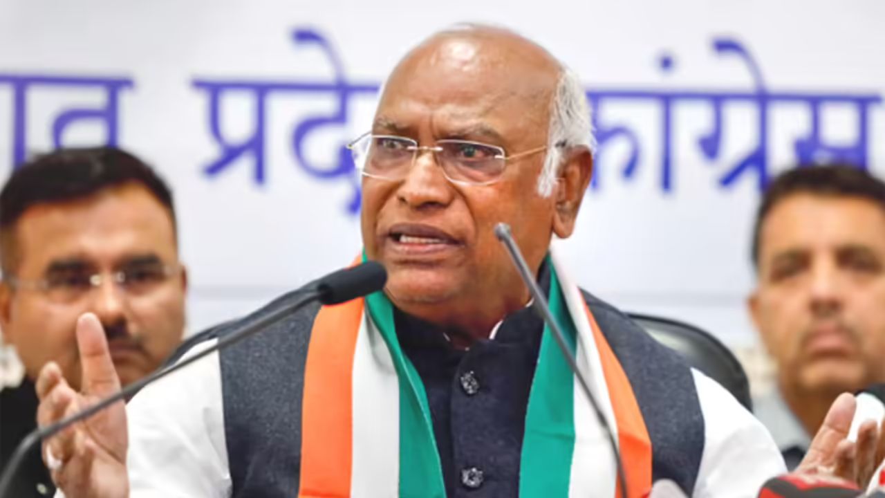 कांग्रेस अध्यक्ष मल्लिकार्जुन खड़गे बेंगलुरु के एमएस रमैया अस्पताल में भर्ती, तेज बुखार के बाद हालत पर डॉक्टर कर रहे निगरानी