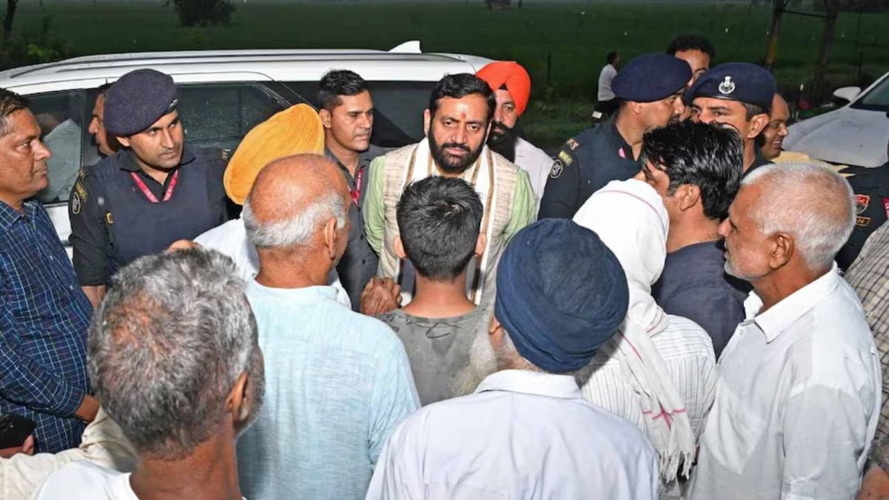 CM Nayab Singh Saini पहुंचे गांव-गांव, बारिश से तबाह फसलों का हाल जानकर दिया मुआवजे का भरोसा