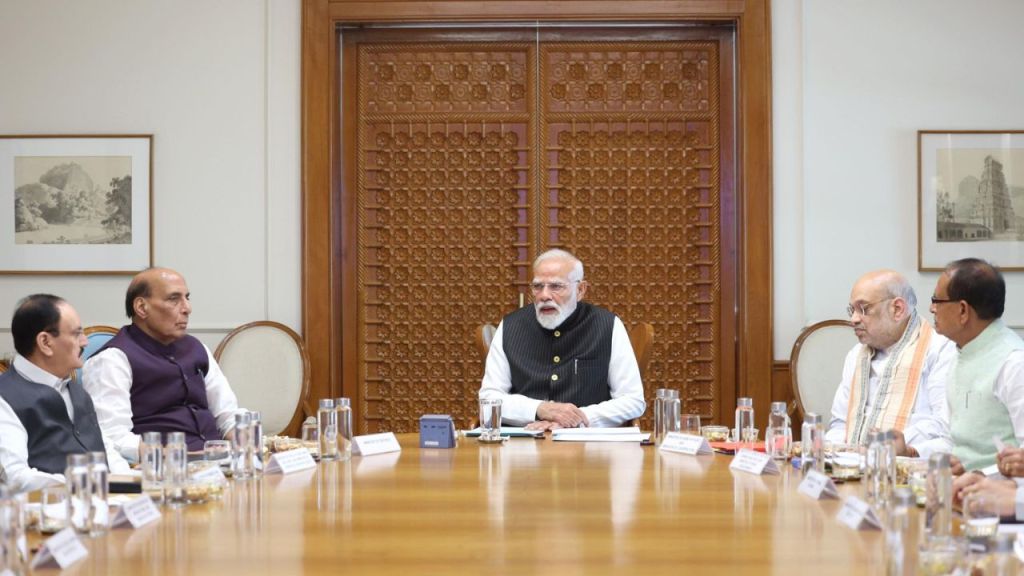 संसद में हंगामे के बीच PM मोदी की हाई लेवल बैठक, कई अहम मुद्दों पर हुई चर्चा
