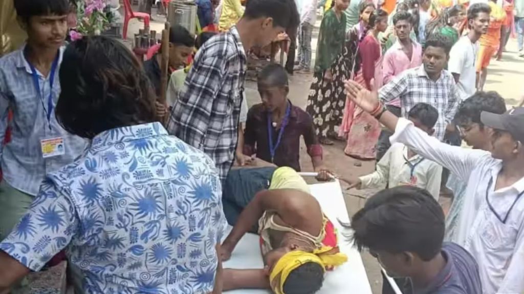 सावन की अंतिम सोमवारी पर सिंहेश्वर मंदिर में बेकाबू भीड़, बैरिकेडिंग टूटी; भगदड़ जैसी स्थिति में कई श्रद्धालु घायल